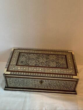 Inlaid Pattern Jewelry Organizer Box in Brown and Cream
